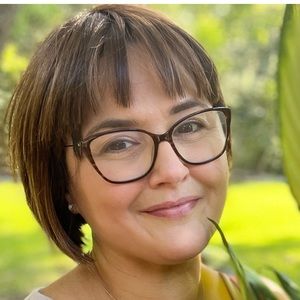 JON RENAU TOPPER WIG RASPBERRY TWIST BOB LENGTH WITH BANGS